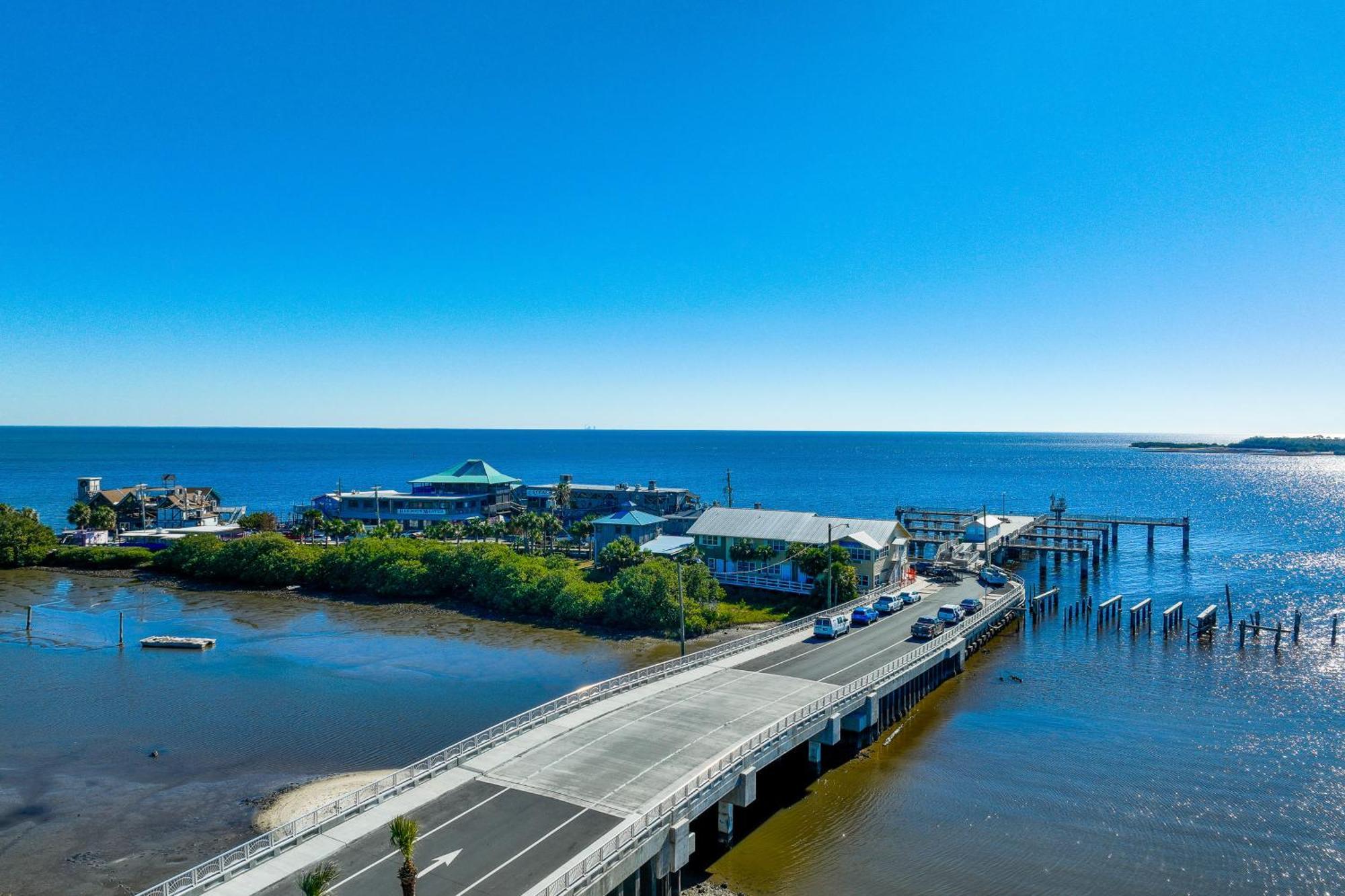 Beachfront Cedar Key Retreat With Pool Access! Exterior foto