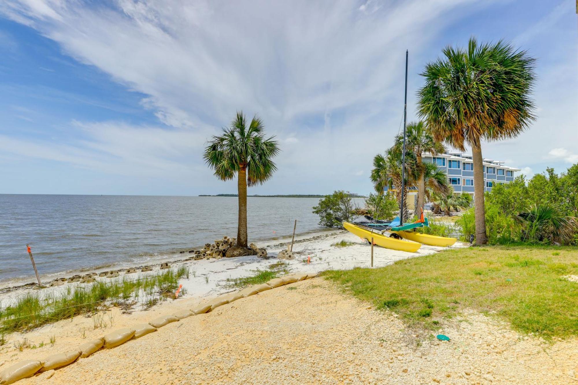 Beachfront Cedar Key Retreat With Pool Access! Exterior foto
