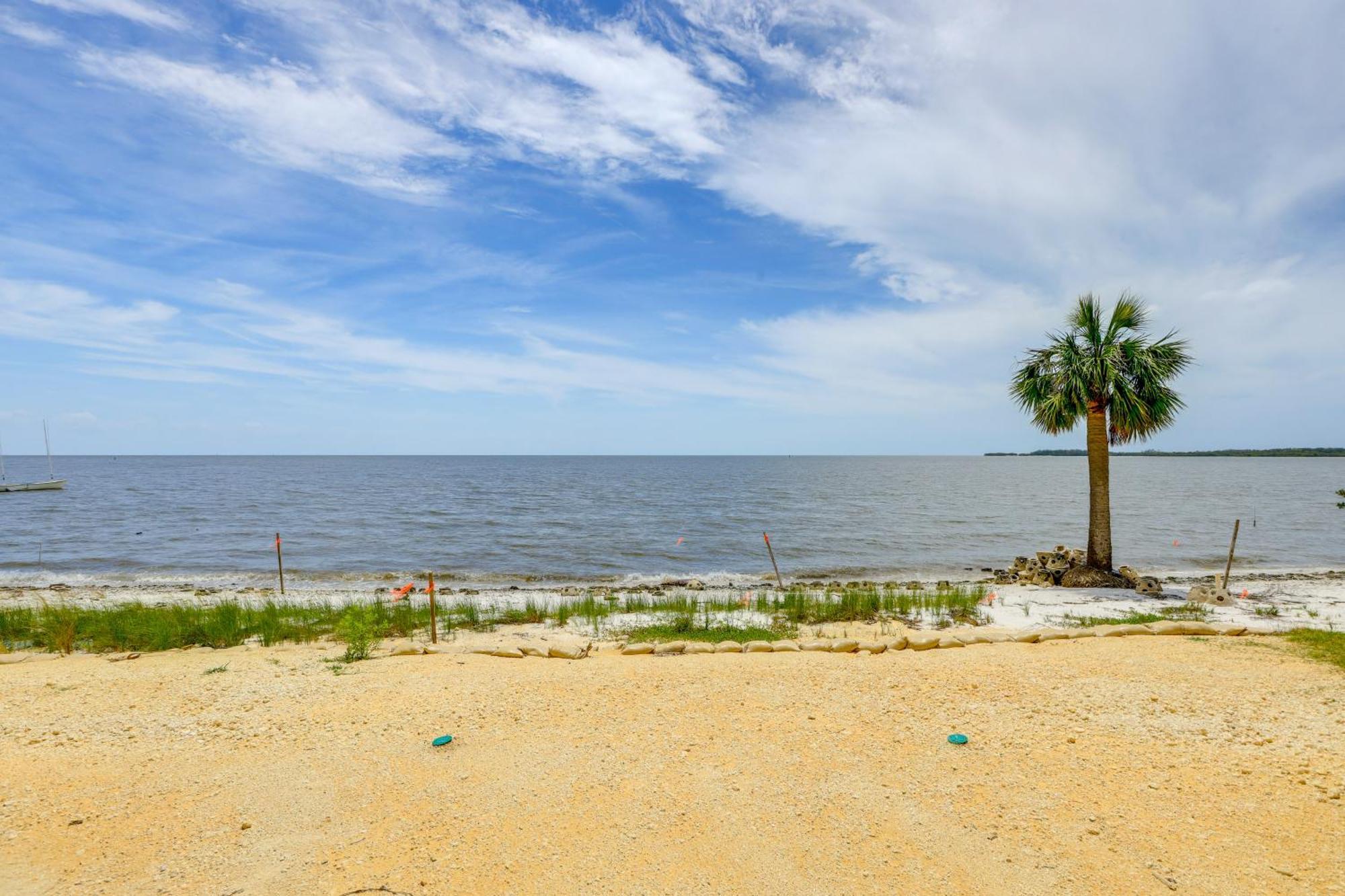 Beachfront Cedar Key Retreat With Pool Access! Exterior foto