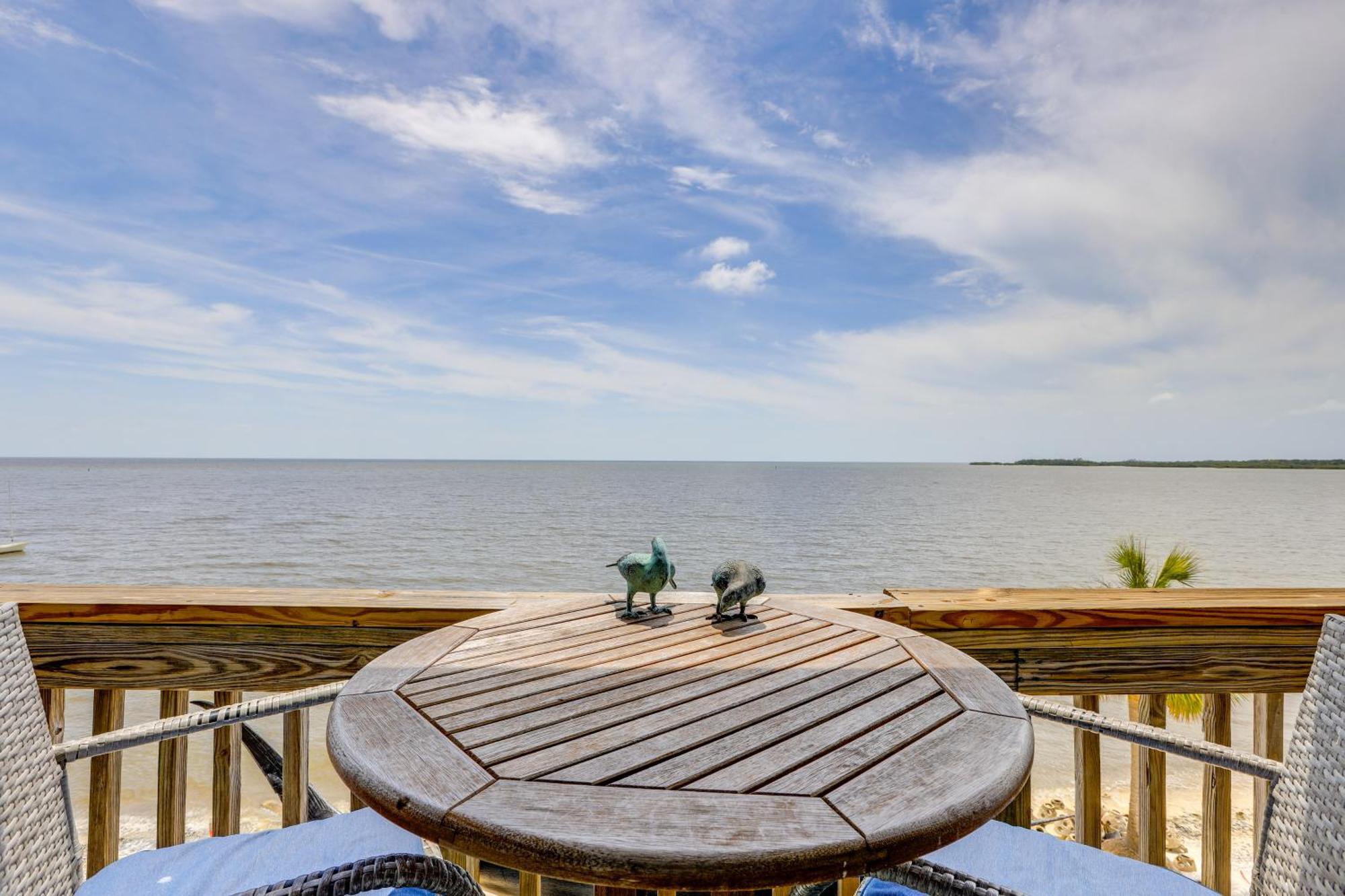 Beachfront Cedar Key Retreat With Pool Access! Exterior foto